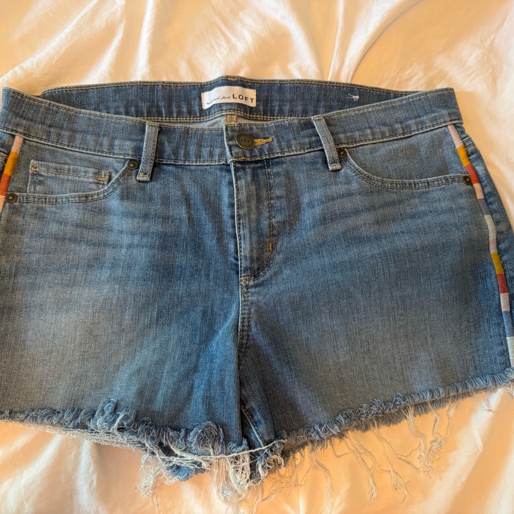 Loft Denim Frayed Hem Shorts with Embrodery Detail Size 29/8